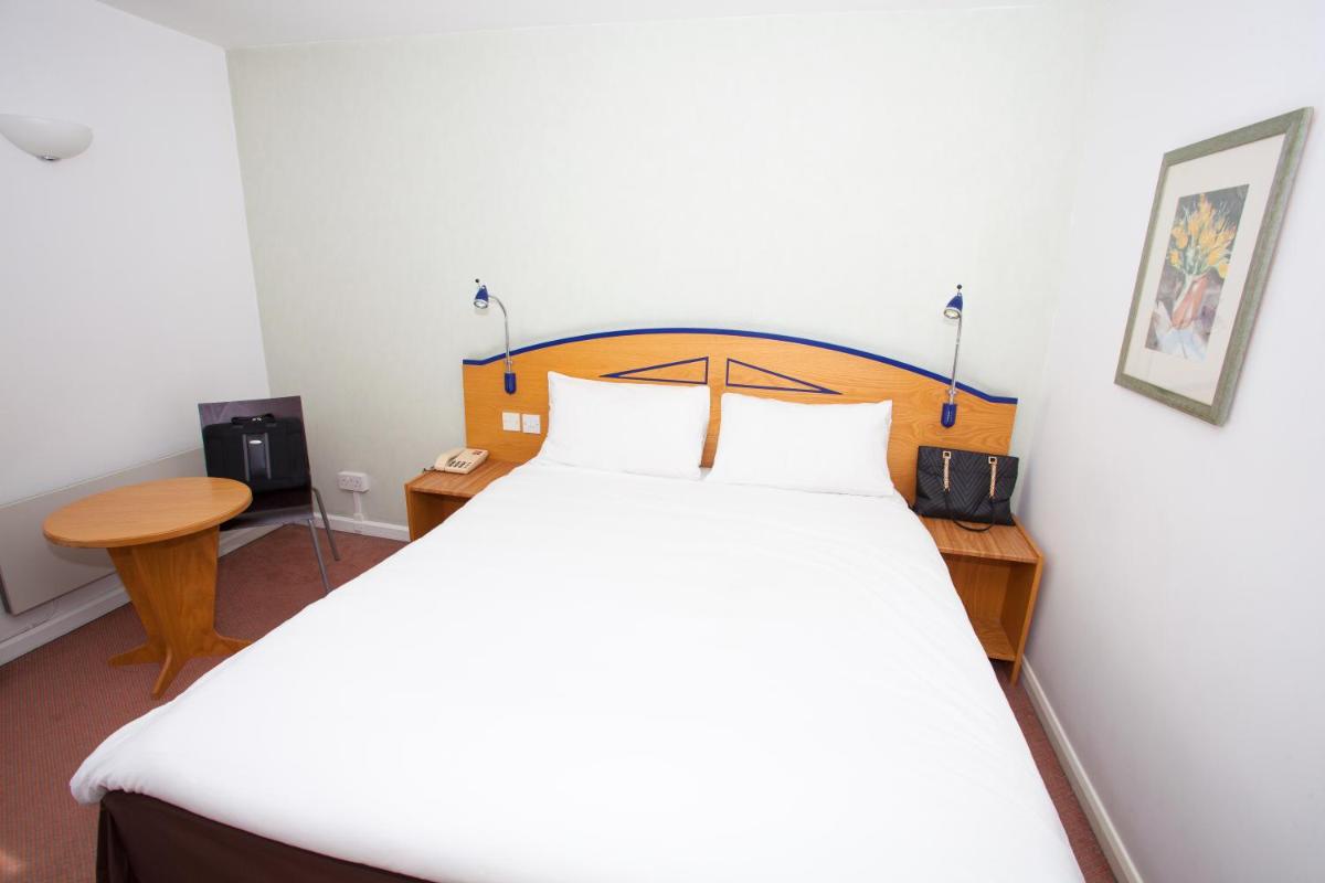 ibis Cardiff Gate - International Business Park - Housity