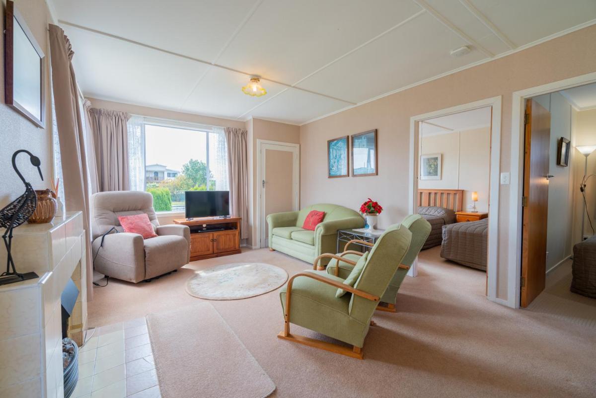 Rustlein Cottage - Te Anau Holiday Home - Housity
