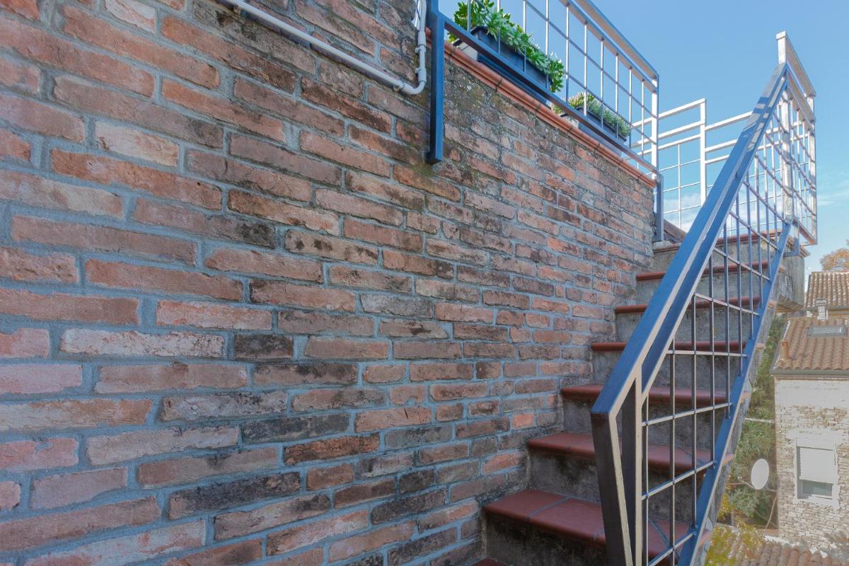 Ferrara Duplex Terrace Apartment x4 - Housity