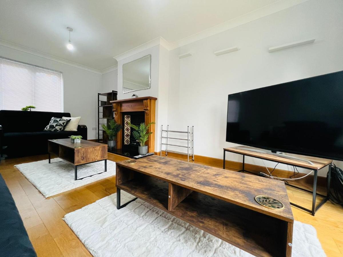 Boleyn Avenue by Incredible Stay - Housity