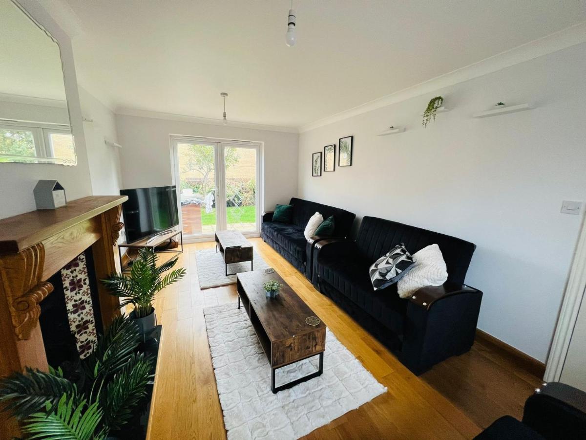 Boleyn Avenue by Incredible Stay - Housity
