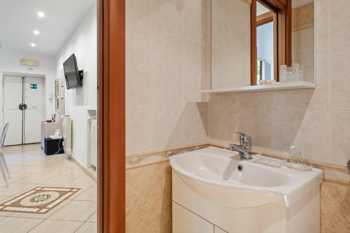 Vivy Vatican House - Housity