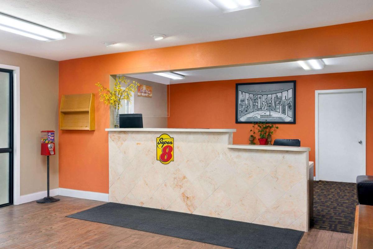 Super 8 by Wyndham Brookhaven - Housity