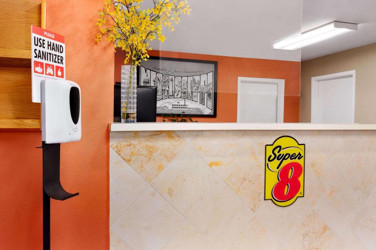 Super 8 by Wyndham Brookhaven - Housity