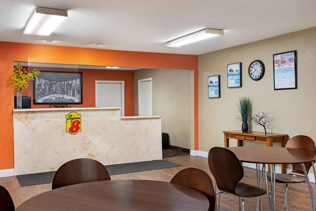 Super 8 by Wyndham Brookhaven - Housity