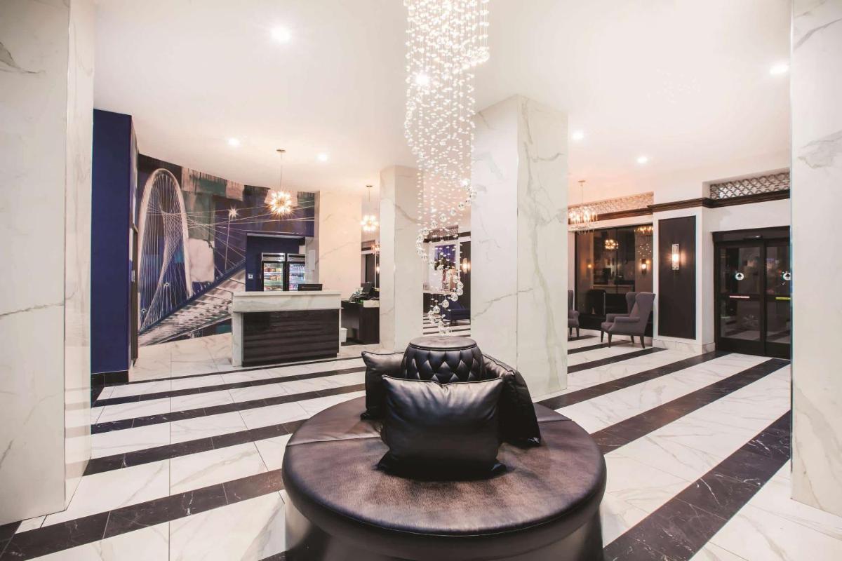 Holiday Inn Express - Dallas Downtown, an IHG Hotel - Housity