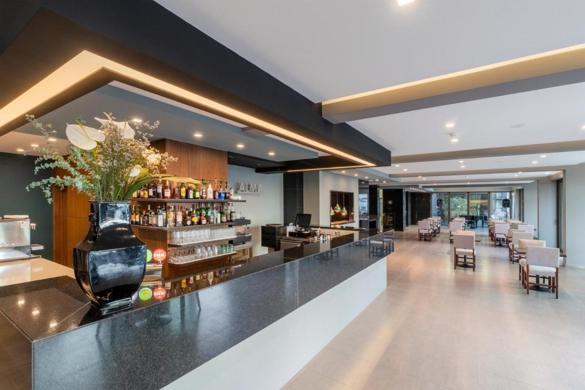 A área de bar ou lounge em Enotel Magnólia