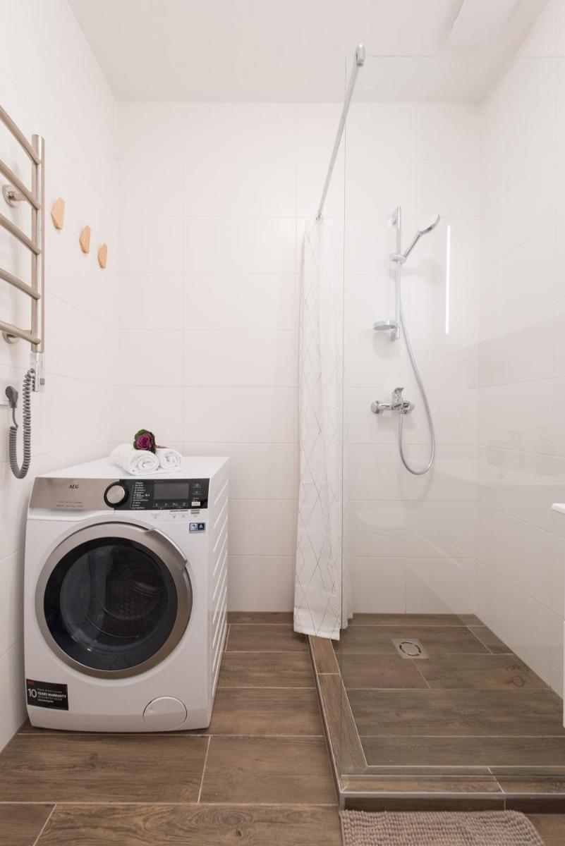 cohost I NEW Apartment w-balcony, Self check-in at the Renesanso Complex - Housity