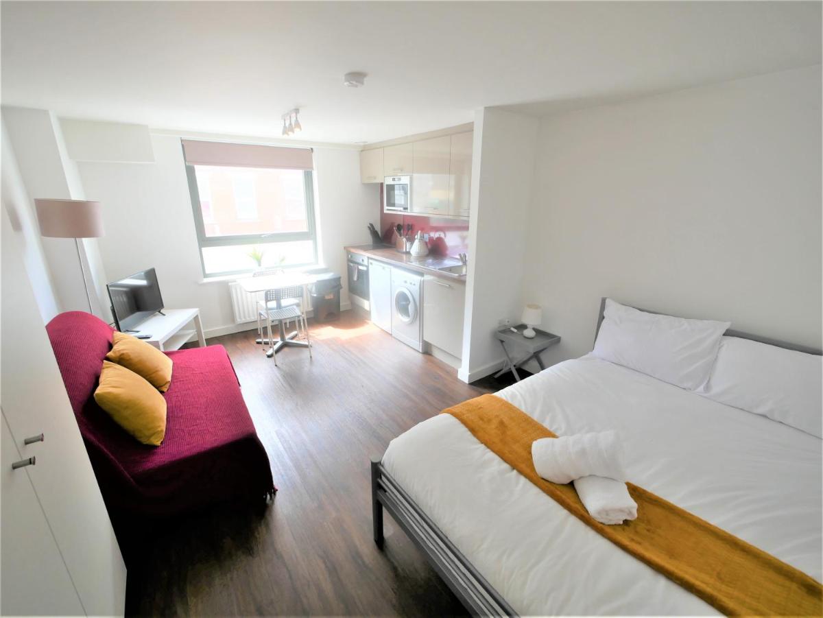 Hill House Holiday Apartments - Housity