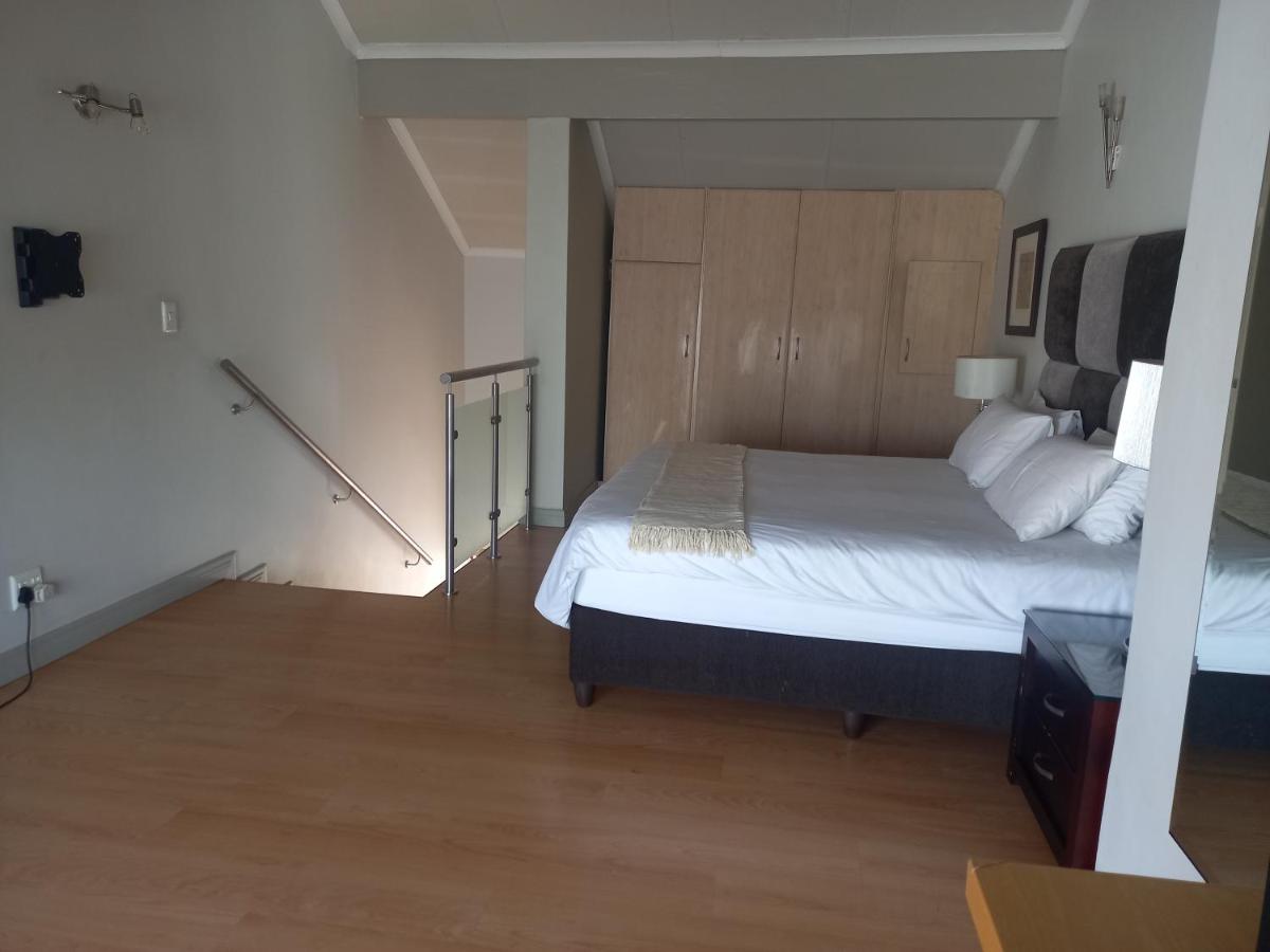 Mount Royal 16 - Large 1 bed - Housity