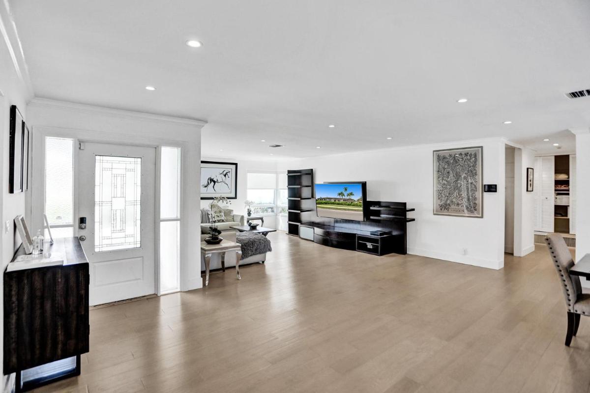 Miami Pool House - Housity