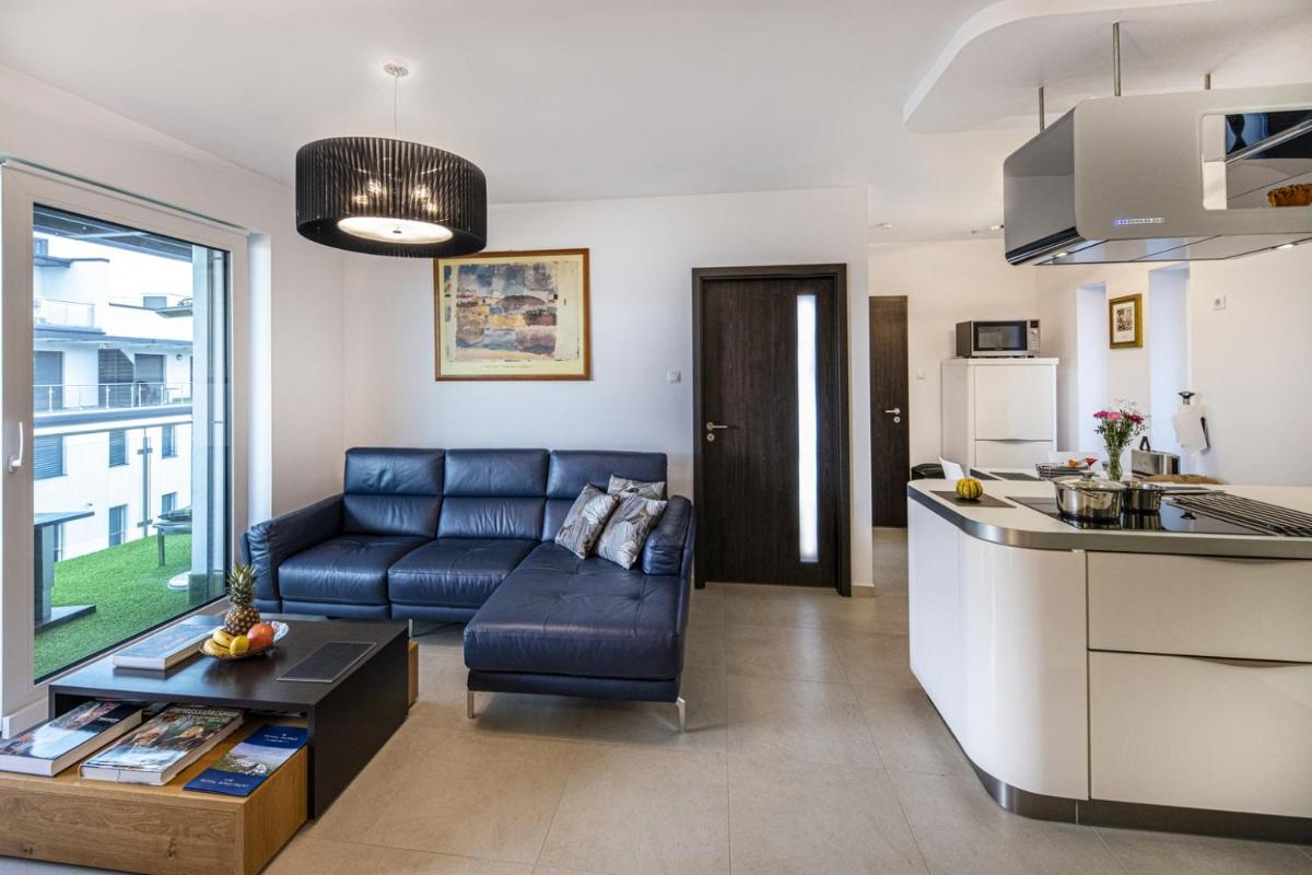 Sybill Suite with beach side - Housity