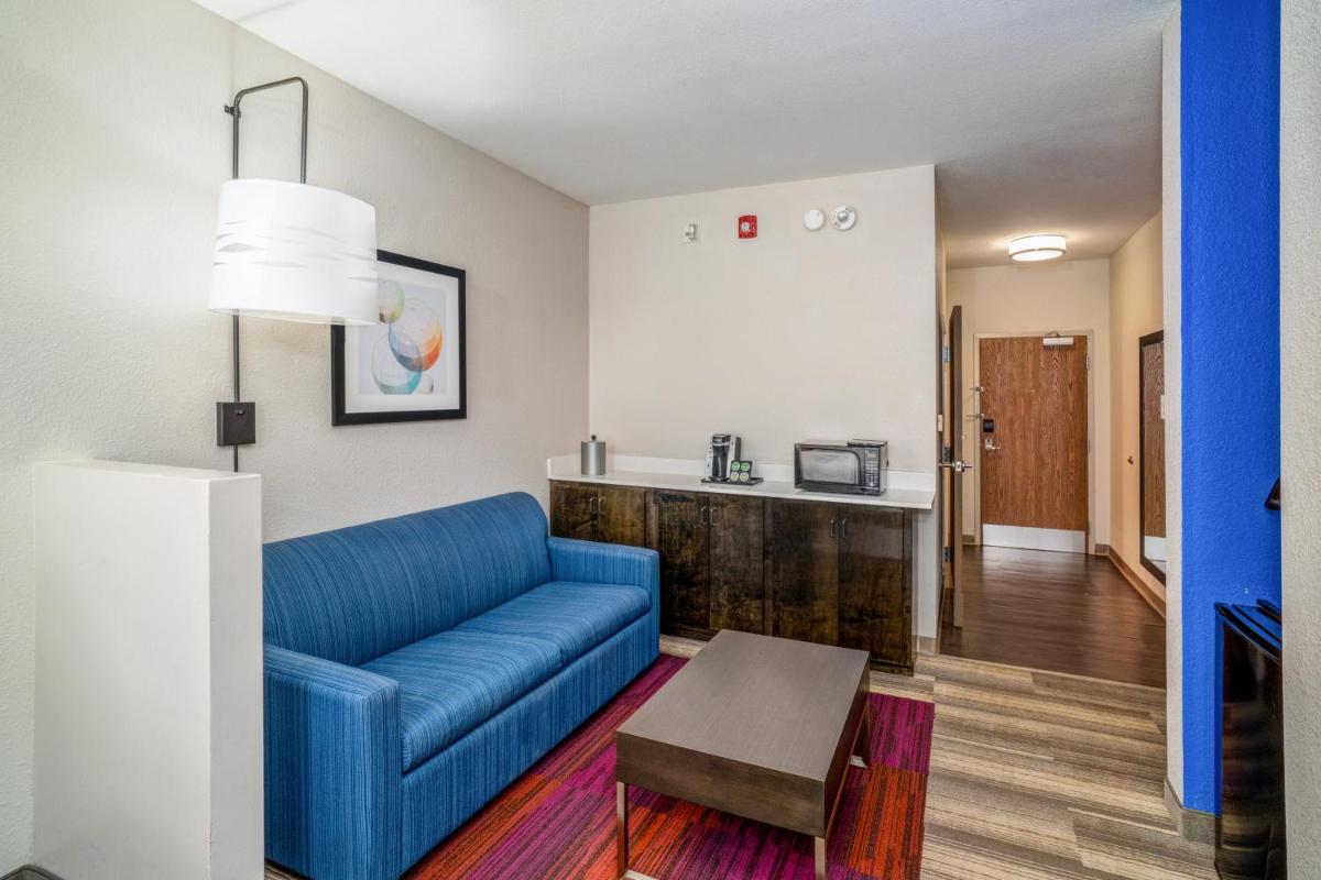 Holiday Inn Express Hotel Winona North by IHG - Housity