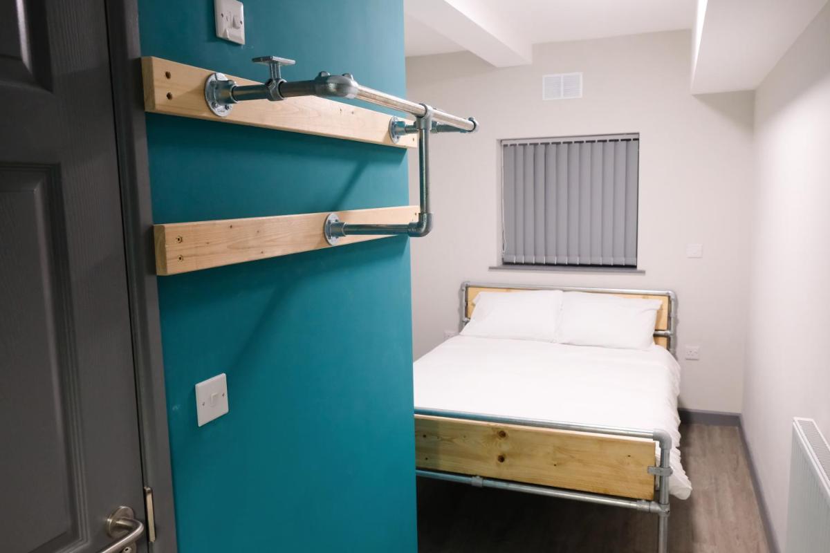 Cwtsh Hostel Central Swansea, Social & Modern, Near Train Station - Housity