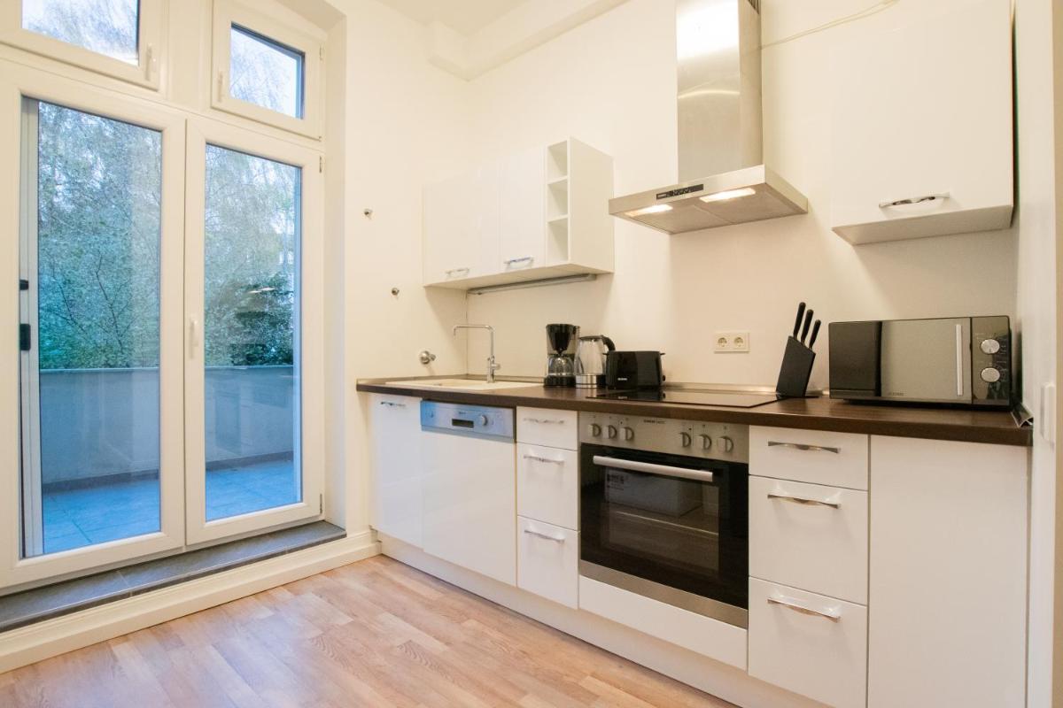 Tolstov Apartments - 1 or 3 Room Apartments - 20 Min Messe DUS and Old Town DUS - Housity