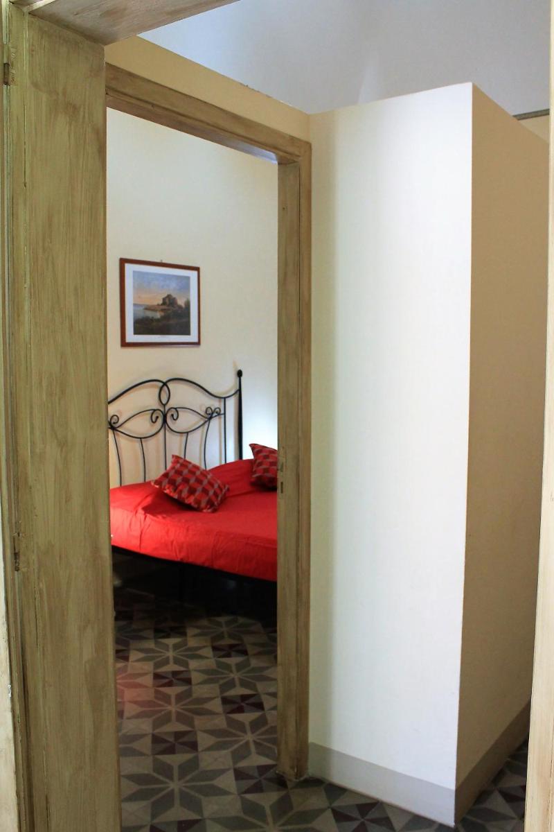 Adelfes Apartments - Housity