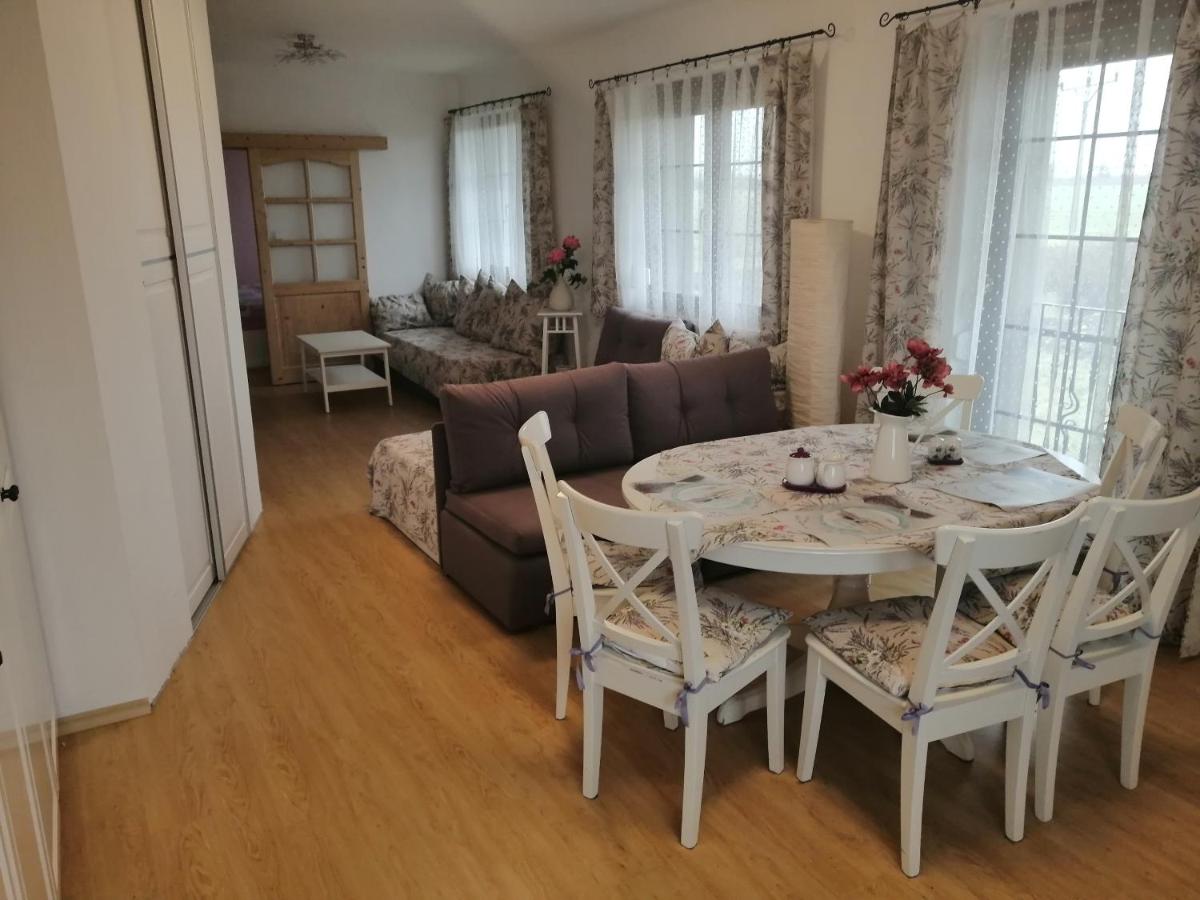 Apartmán ve školce - Housity