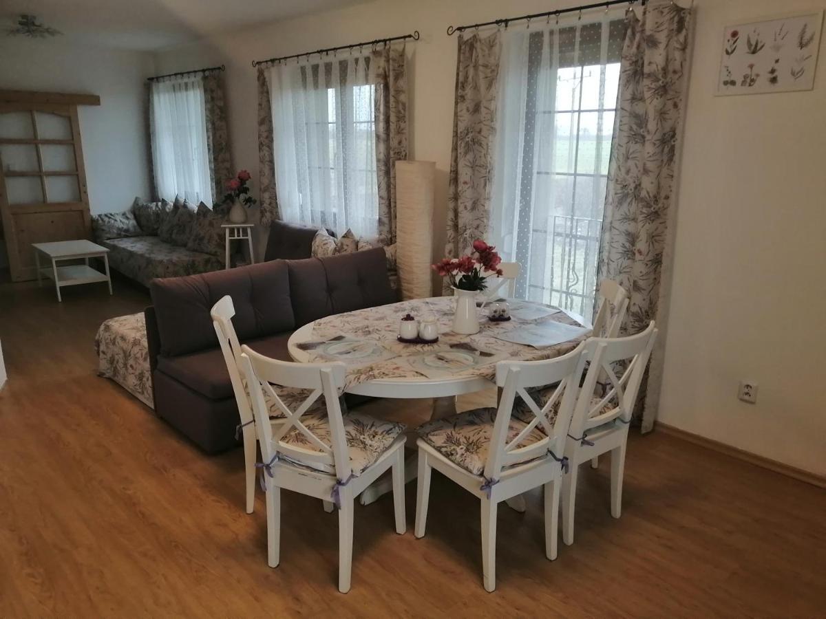 Apartmán ve školce - Housity