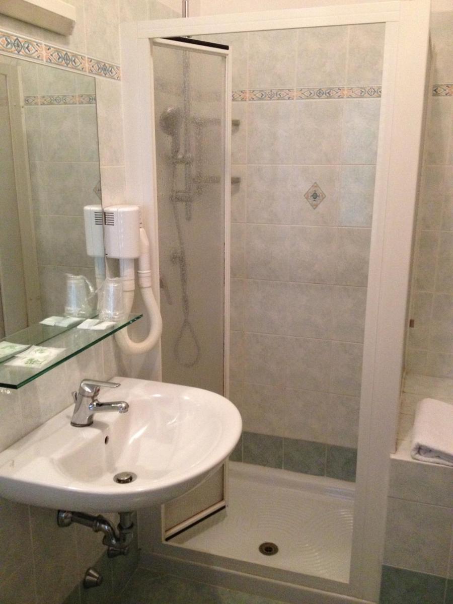 Hotel Limone - Housity
