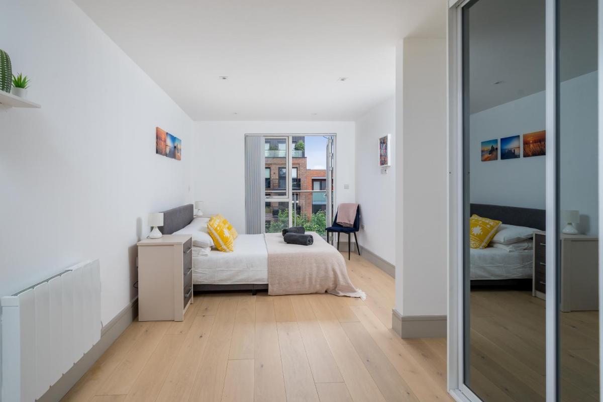 Modern London City Apartment - Victoria Line - Housity