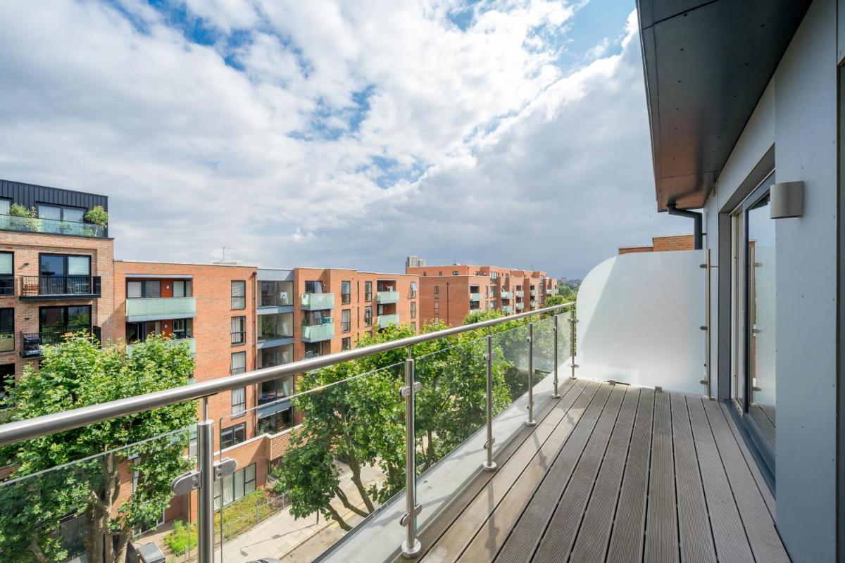 Modern London City Apartment - Victoria Line - Housity