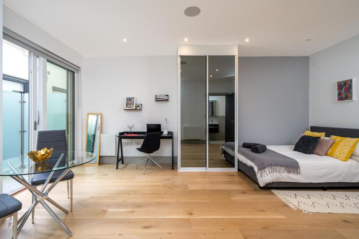 Modern London City Apartment - Victoria Line - Housity