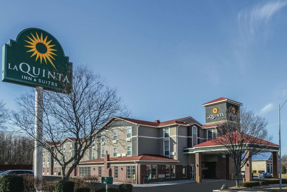 La Quinta by Wyndham Kansas City Airport - Housity