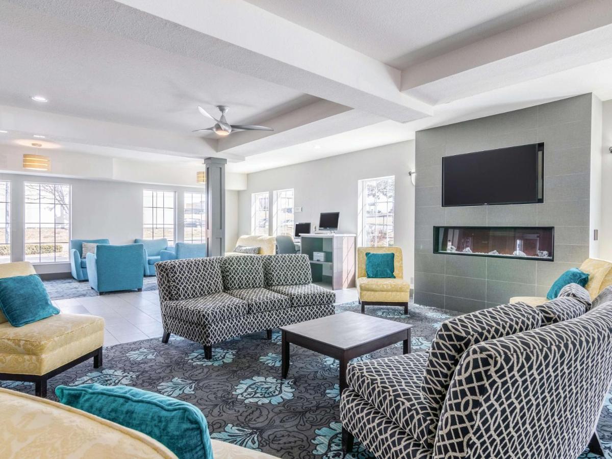 La Quinta by Wyndham Kansas City Airport - Housity