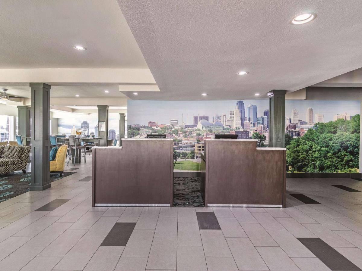 La Quinta by Wyndham Kansas City Airport - Housity