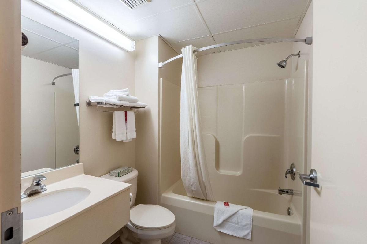 Suitetrails - Econo Lodge Inn & Suites