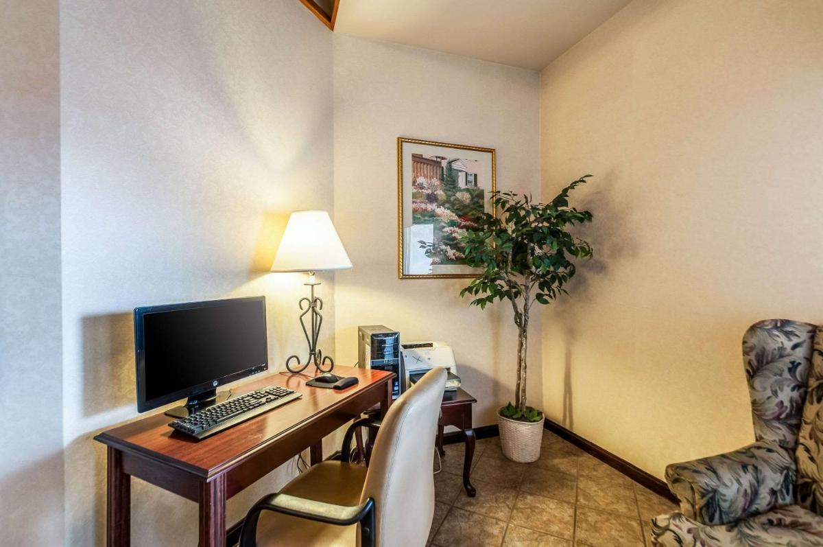 Suitetrails - Econo Lodge Inn & Suites