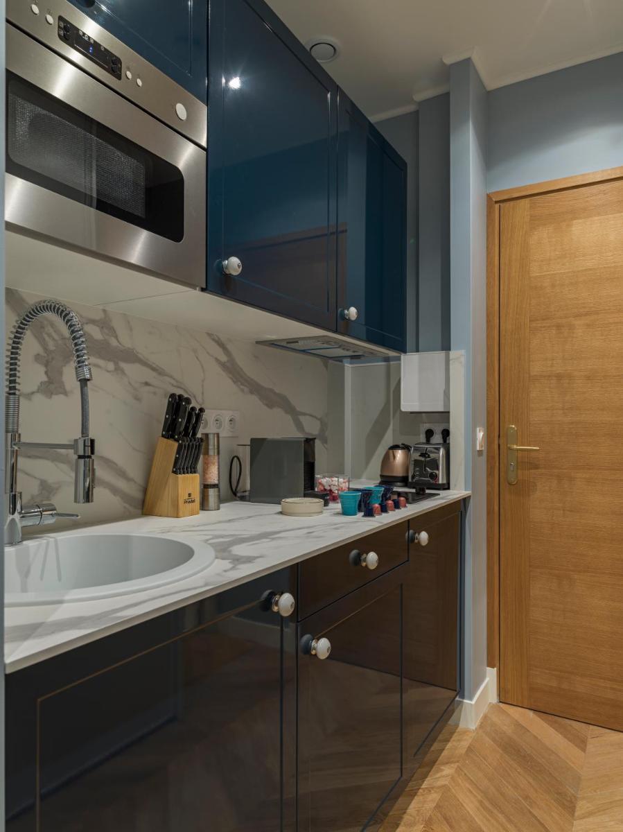 The Pompadour Suite - Housity