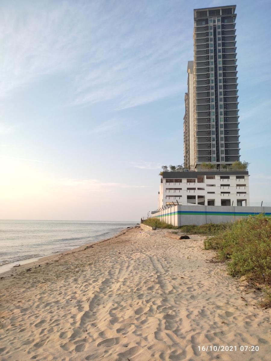 Suitetrails - SEAVIEW Studio with KING BED at Imperium Residence, Kuantan