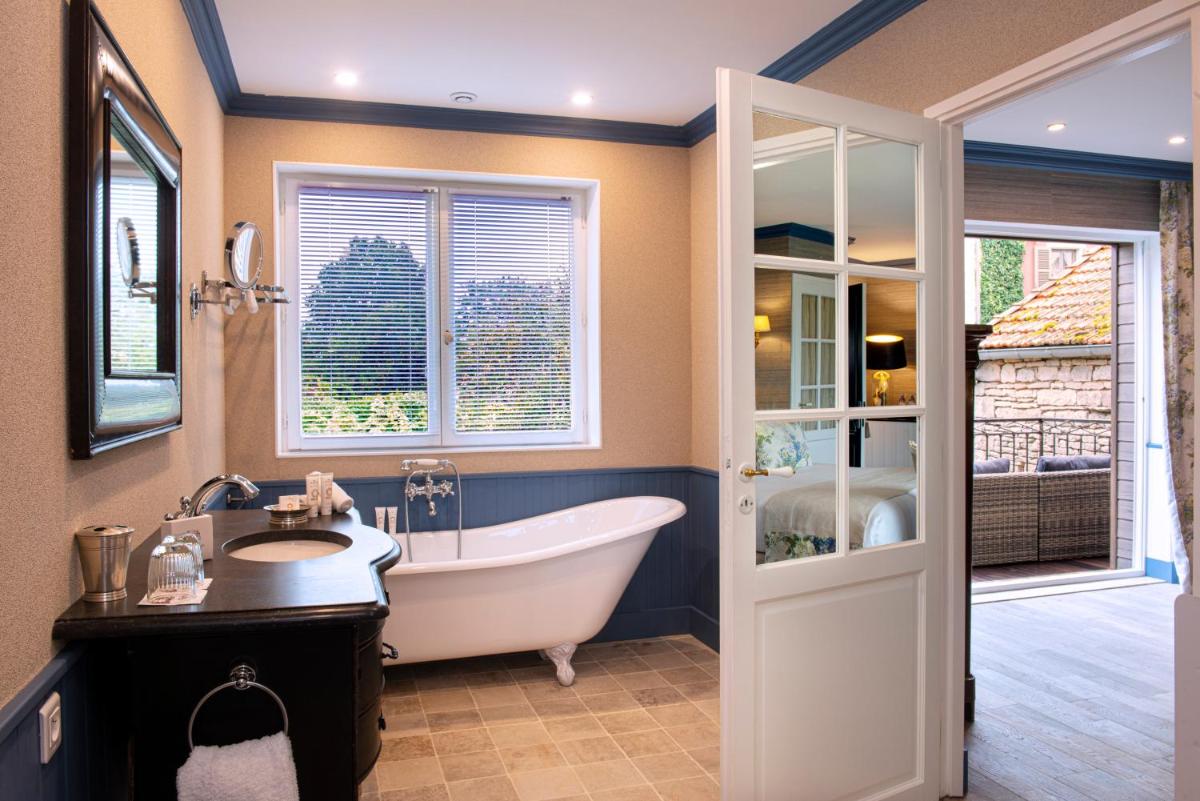 Salle de bains dans l'établissement Château de Courban and Spa Nuxe