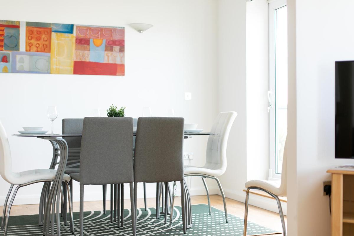 3BED PENTHOUSE NEAR LONDON CITY AIRPORT, O2 ARENA, LONDON EXCEL CENTRE with PARKING - Housity