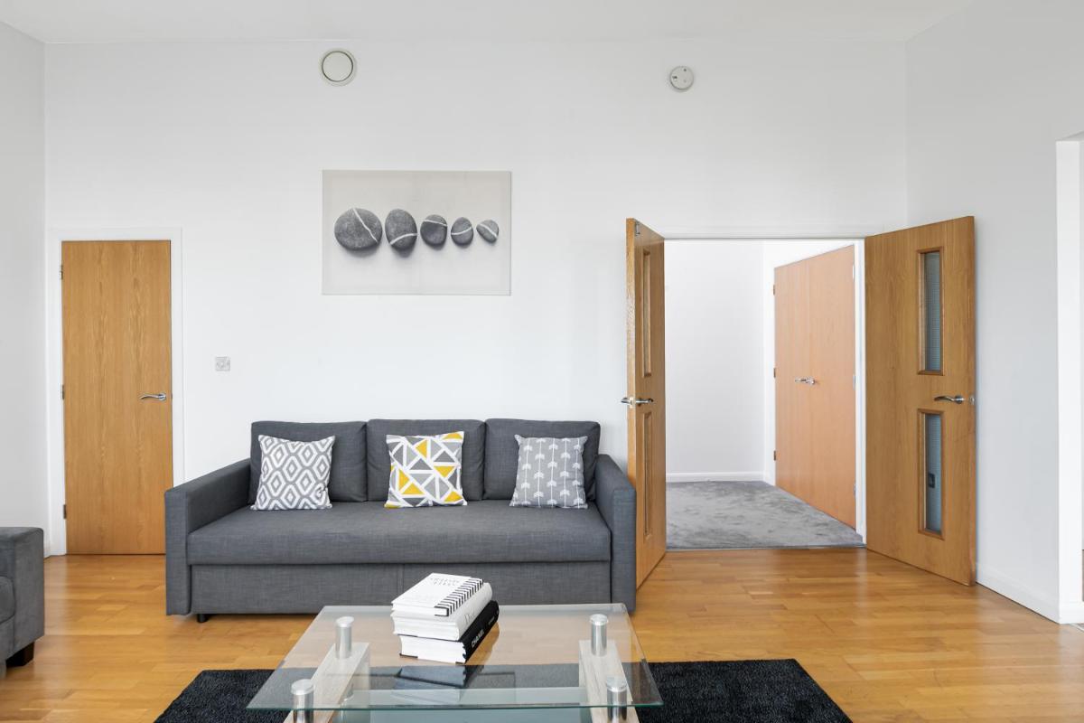 3BED PENTHOUSE NEAR LONDON CITY AIRPORT, O2 ARENA, LONDON EXCEL CENTRE with PARKING - Housity