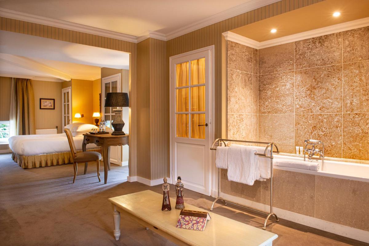 Salle de bains dans l'établissement Château de Courban and Spa Nuxe