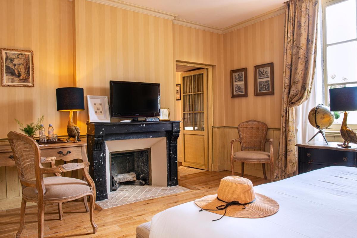 Télévision ou salle de divertissement dans l'établissement Château de Courban and Spa Nuxe