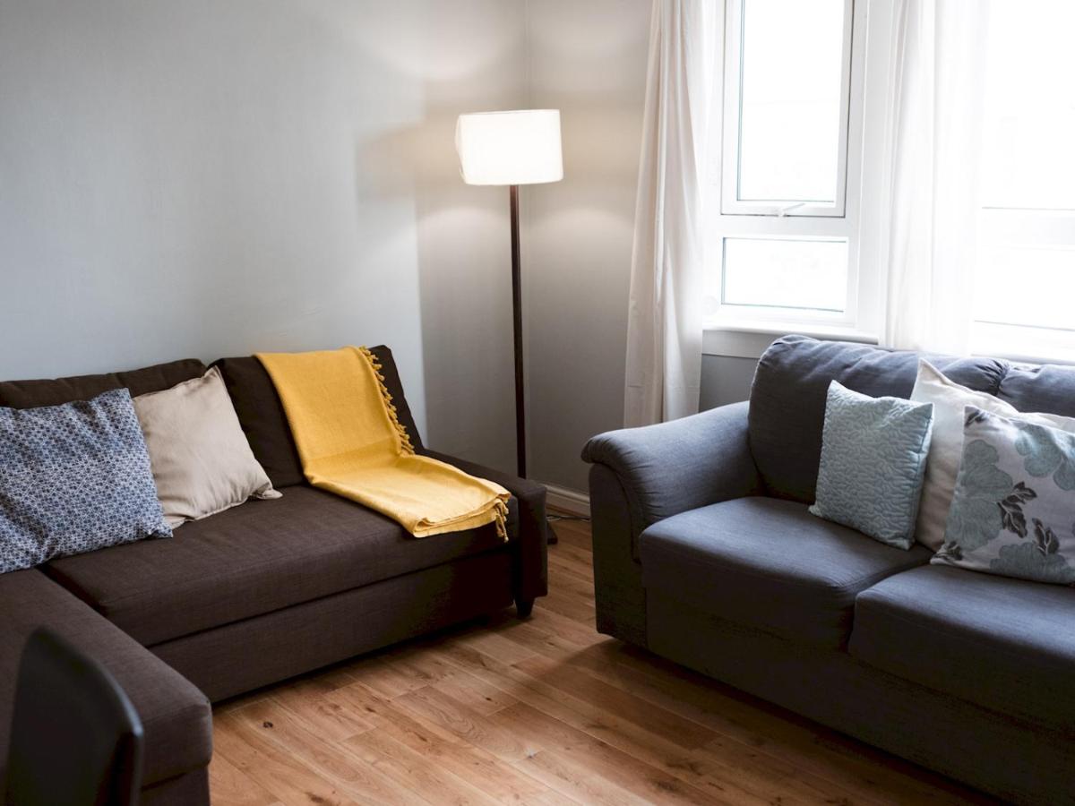 Pass the Keys Cozy two bed flat near Glasgow Airport & Paisley - Housity