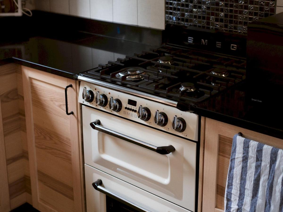 Pass the Keys Cozy two bed flat near Glasgow Airport & Paisley - Housity