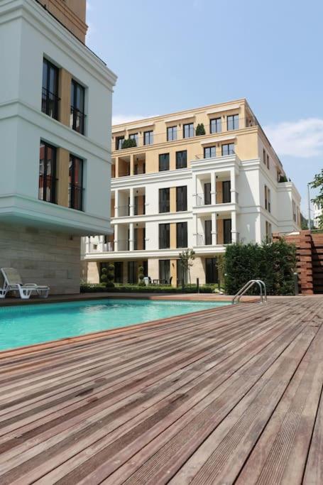 Suitetrails - Apartment in Evargreen complex with Terrace