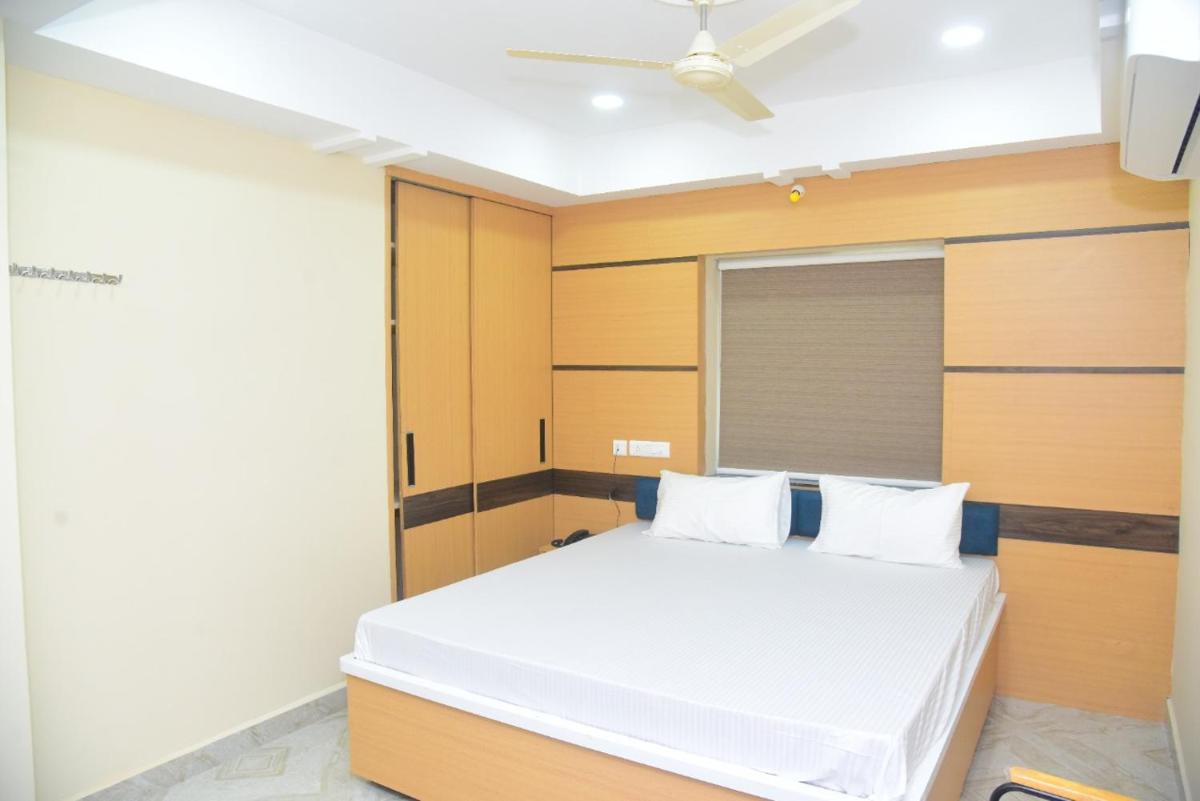 Hotel Sri Hasmitha - Housity