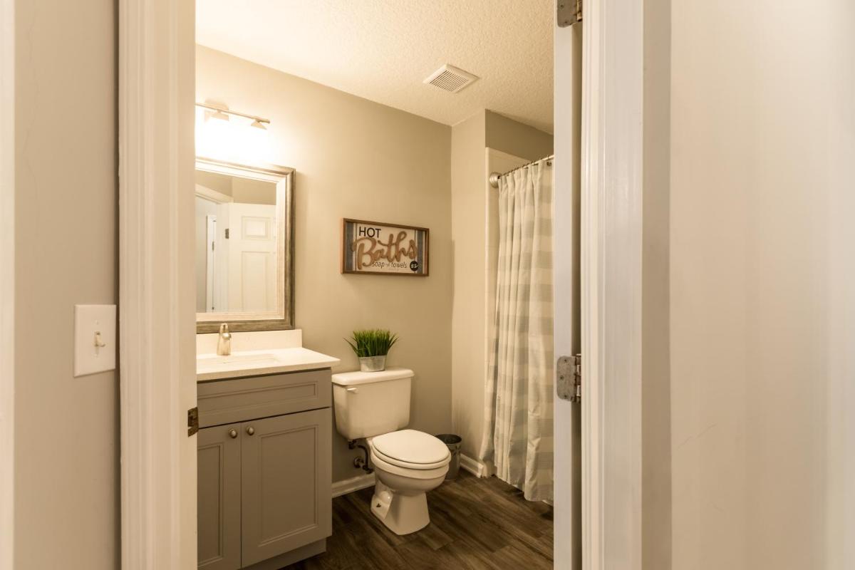 Rustic Owl 3 Bedrooms and Outdoor Space - Housity