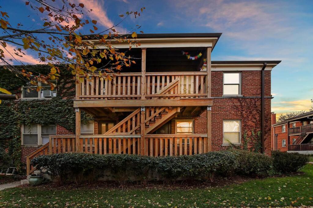 Charming 1BR Apt with Spacious Living Room - Foster 1S - Housity