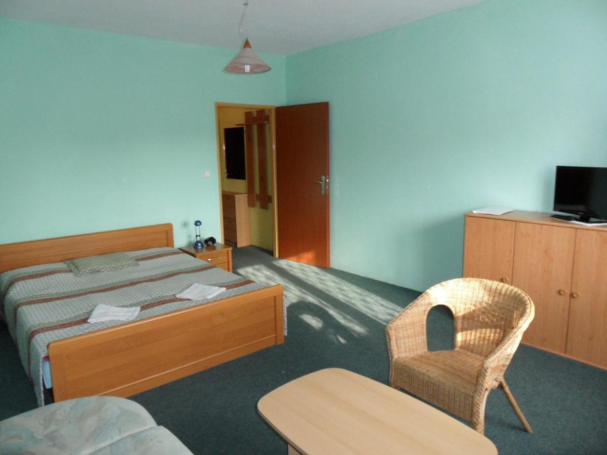 Penzion Skalíček - Housity