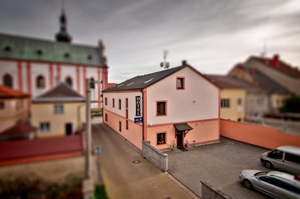 Hotel Merica Bor - Housity