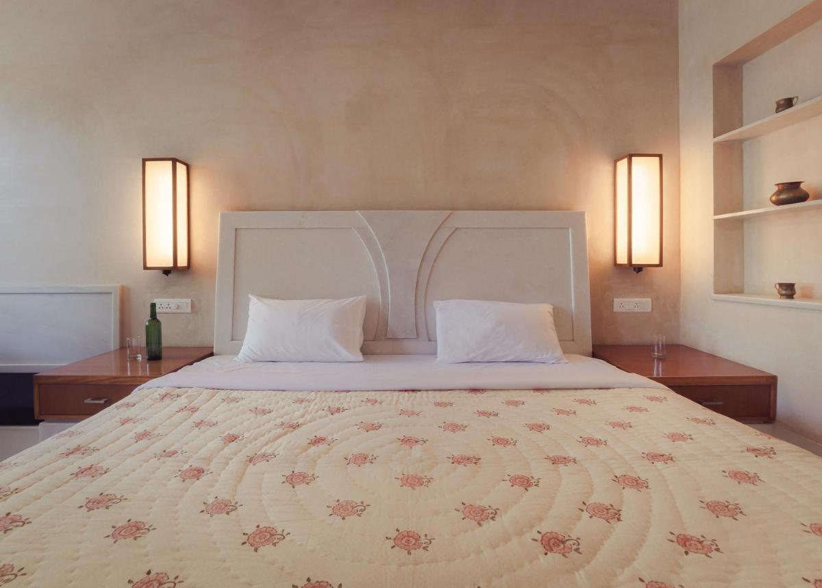PushkarOrganic - Lux farm resort with pool - Housity