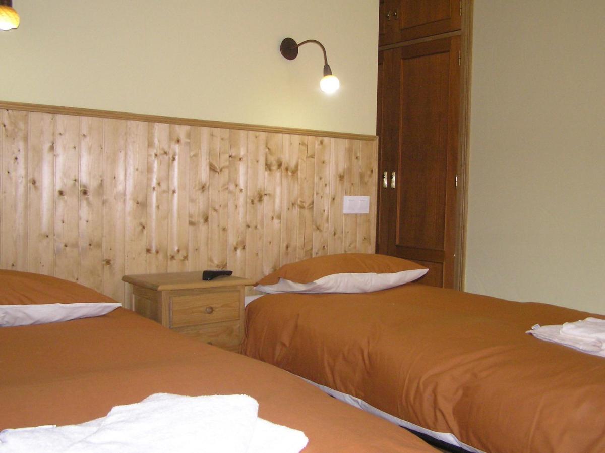 Hostal Rural Las Cuatro Calles - Housity