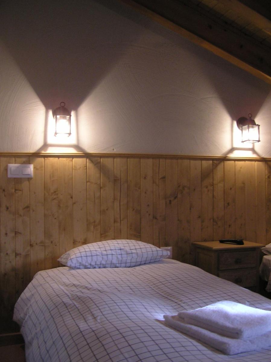 Hostal Rural Las Cuatro Calles - Housity