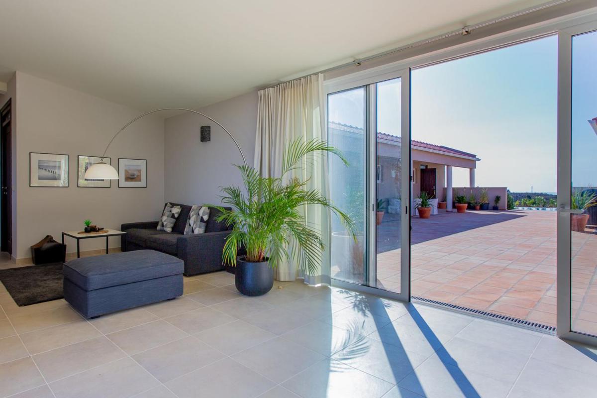 Corte Velada Guest House by LovelyStay - Housity